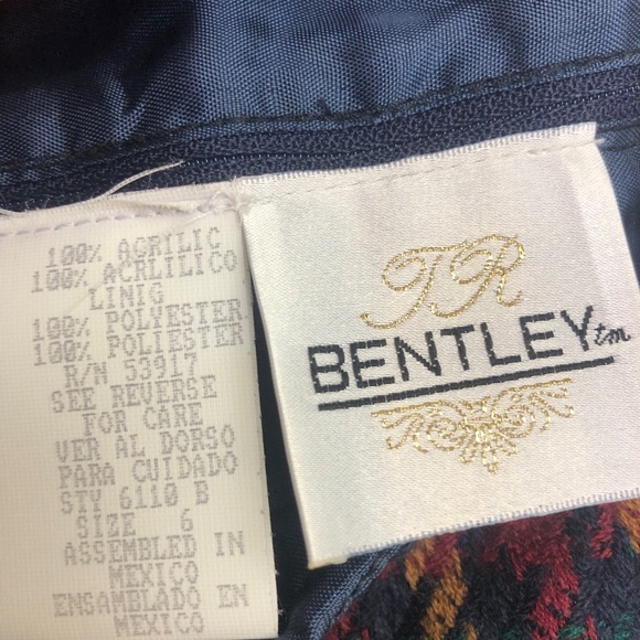 Cute Mini skirt! Lined! Size 6 cute for work or date! Nice in winter w/leggings - Picture 6 of 6